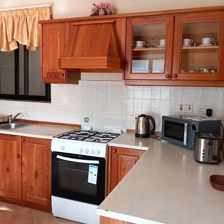 Spacious In Marsalforn, Gozo Apartment *